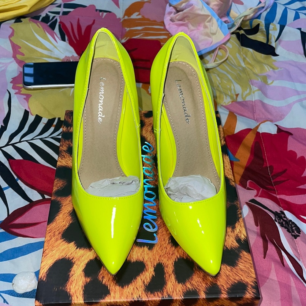 Akira Lime Stiletto. Brand new! Size 7